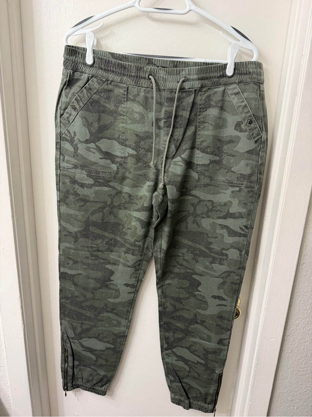 Men's Camo Drawstring Joggers - Olive Green